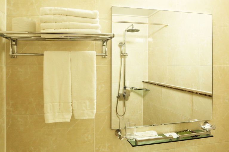Bathroom 4, The Hotel Yeong Jong, Jung