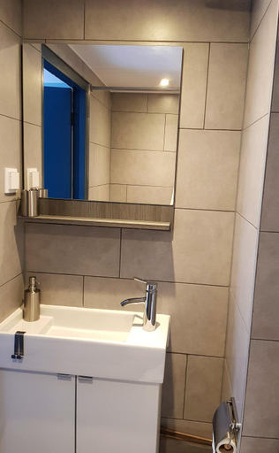 Bathroom 2, Urban Vibes Guesthouse, Amsterdam