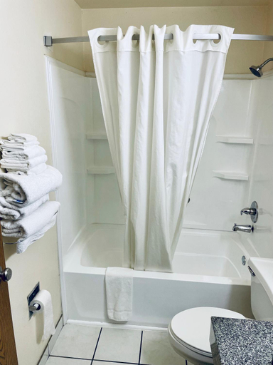 Bathroom 3, Super 8 By Wyndham Corbin/London Ky, Laurel