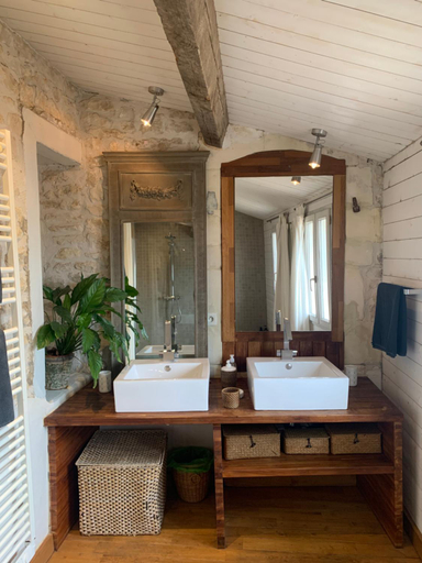 Others 4, Maison Face au Soleil, Charente-Maritime