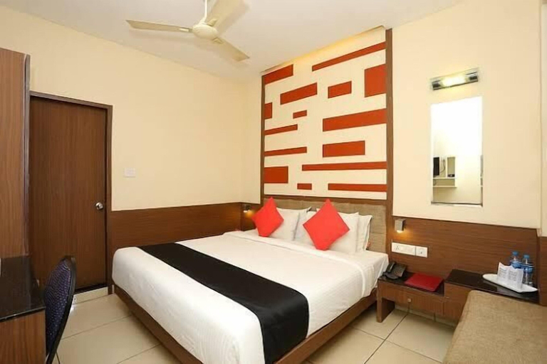 Bedroom 2, Hotel Merlin Interantional, Thrissur