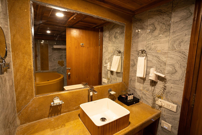 Bathroom 4, Chokhi Dhani - The Palace Hotel, Jaisalmer