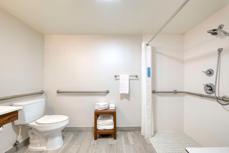 Bathroom 11
