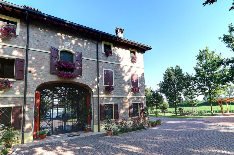 Others 4, B&B Le Noci di Feo, Modena
