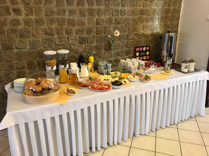 Food & Drinks
