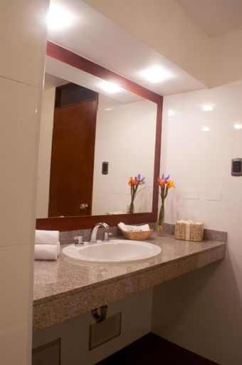 Bathroom 2, Hotel Andesmar, Lima