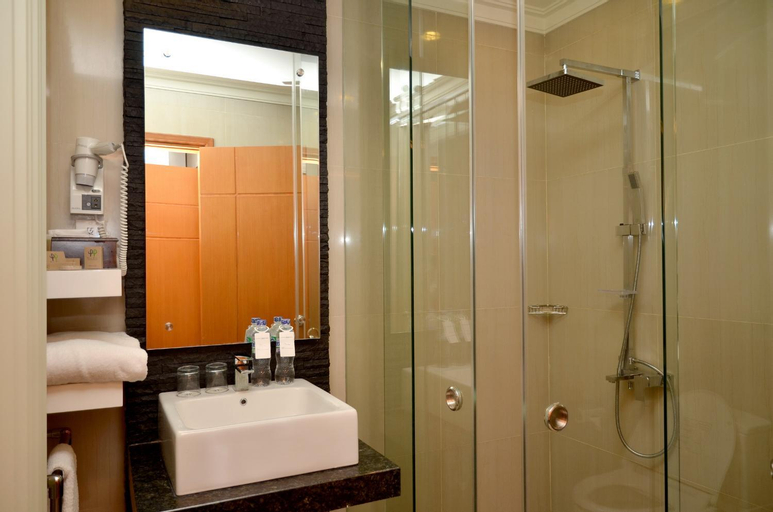 Bathroom 13