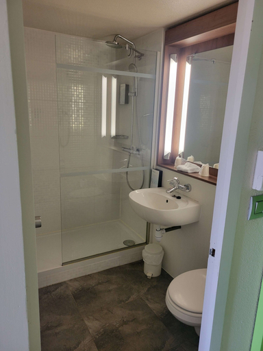 Bathroom 4, Hotel Campanile Chalon Sur Saone, Saône-et-Loire