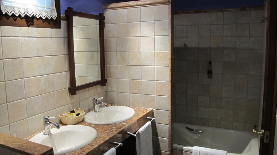 Bathroom 4, HOTEL EL Alboroque, Huesca