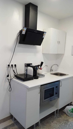Others 5, Hostal estudios, Barcelona