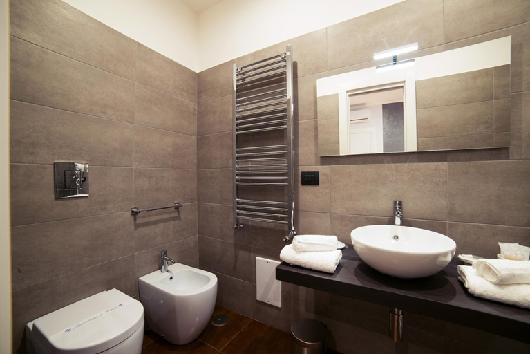 Bathroom 3, Glam House, Salerno