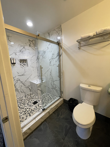 Bathroom 5, La Casa Inn, Los Angeles