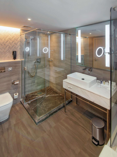 Bathroom 16