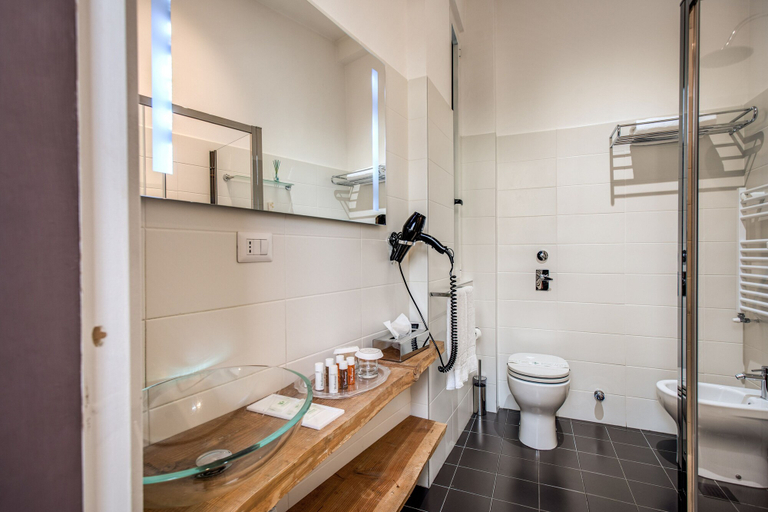 Bathroom 3, Suite Santa Tecla, Milano