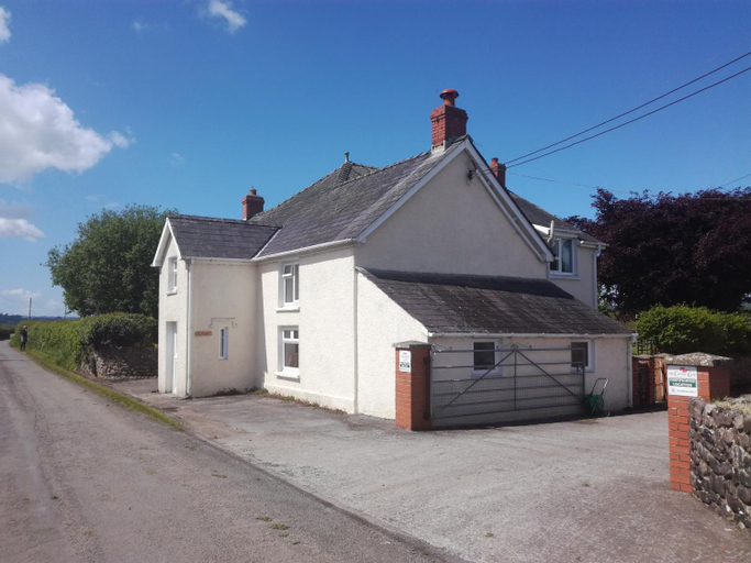 Others 5, Ty Newydd, Carmarthenshire
