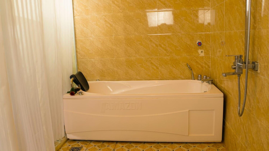 Bathroom 4, Family Airport Hotel, Sóc Sơn