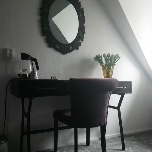 Others 2, Ustawi, Voorst