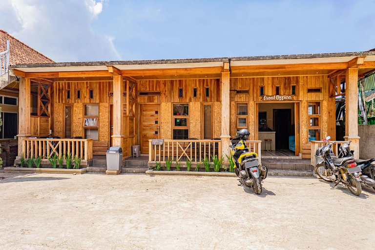 Exterior & Views 25