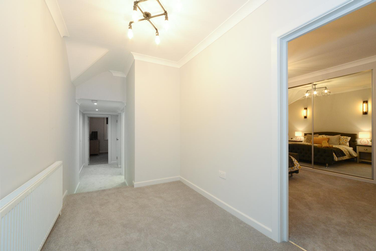 Others 4, Amazing Apartment near Bournemouth, Poole & Sandbanks - WiFi & Smart TV - Newly Renovated! Great Loc, Poole