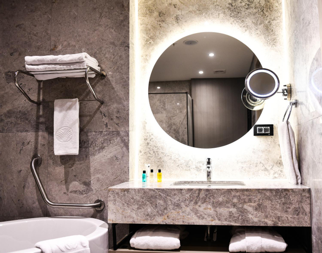 Bathroom 12