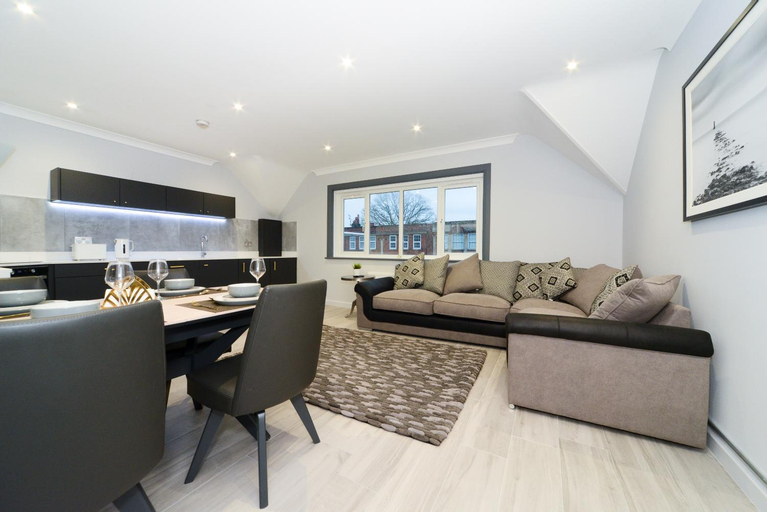 Amazing Apartment near Bournemouth, Poole & Sandbanks - WiFi & Smart TV - Newly Renovated! Great Loc, Poole