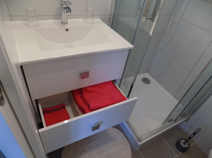 Bathroom 3, Chambres d'hotes a Raveau, Nièvre