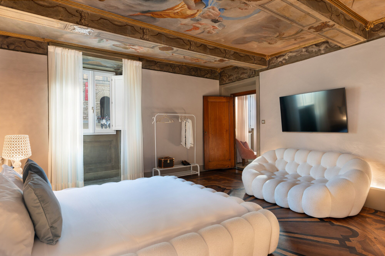 Bedroom 4, Piazza Pitti Palace, Florence