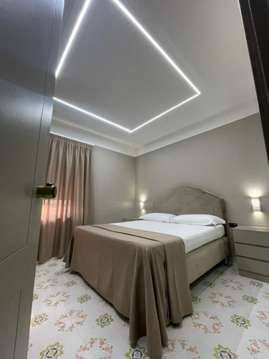 Others 2, Hotel 2000, Napoli