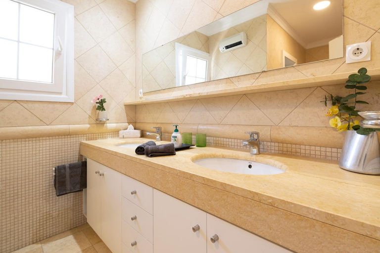 Bathroom 2, Villa Lujo Olivanova Golf MET & Playa, Valencia