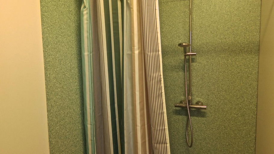 Bathroom 4, Esjan, Reykjavík