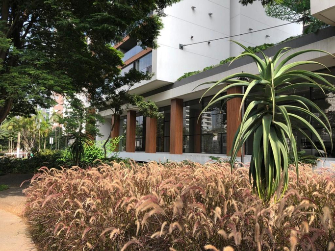 Exterior 12