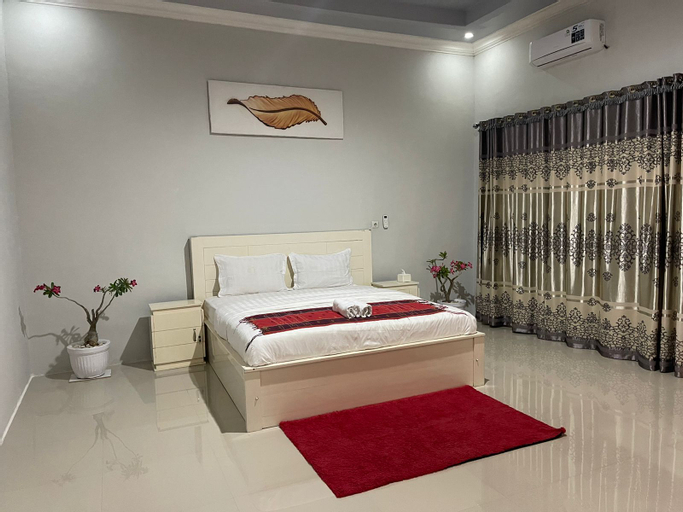 Kedai Terapung Hotel & Resto - Tap to explore photos