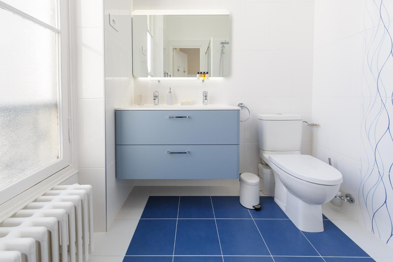 Bathroom 2, Maison de Lignieres - Guest House - Paris quartier Champs-Elysees, Paris