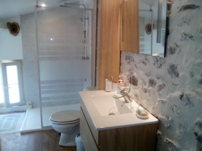 Bathroom 3, Le Mas des Vignes Chambres d hotes et Suite en Vendee piscine chauffee, Vendée