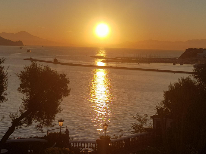 Others 2, Summer Paradise, Napoli