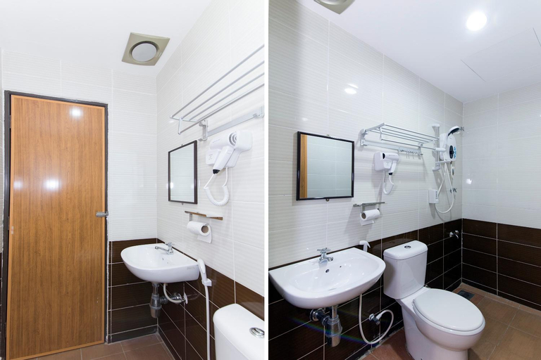 Bathroom 16