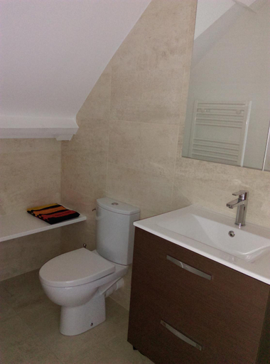 Bathroom 2, Ode au Bonheur St Georges sur Cher, Loir-et-Cher