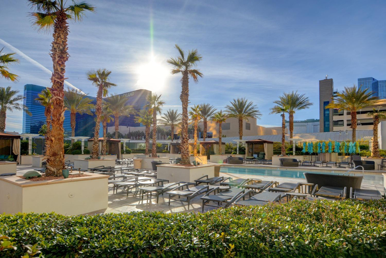 Food & Drinks 5, Amethyst Studio Suite MGM Signature STRIP VIEW Balcony, Clark