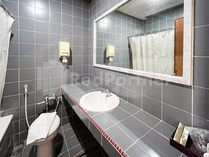 Bathroom 5, Pardede International Hotel Medan, Medan