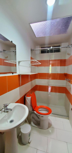 Bathroom 5, El Gran Chaparral, Calarcá