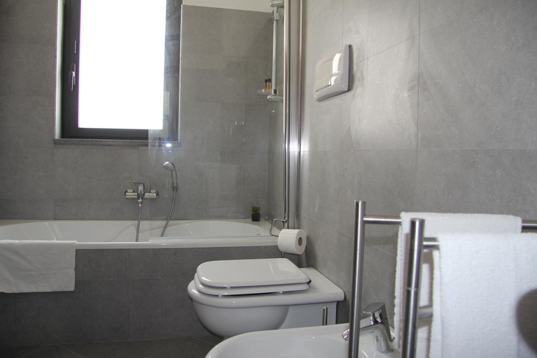 Bathroom 5, Urban Pop 2 BnB, Catania