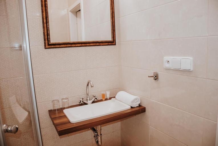 Bathroom 5, B&B Hotel Praha, Nový Jičín