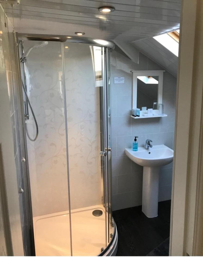 Bathroom, The Royal George Staithes, Redcar and Cleveland