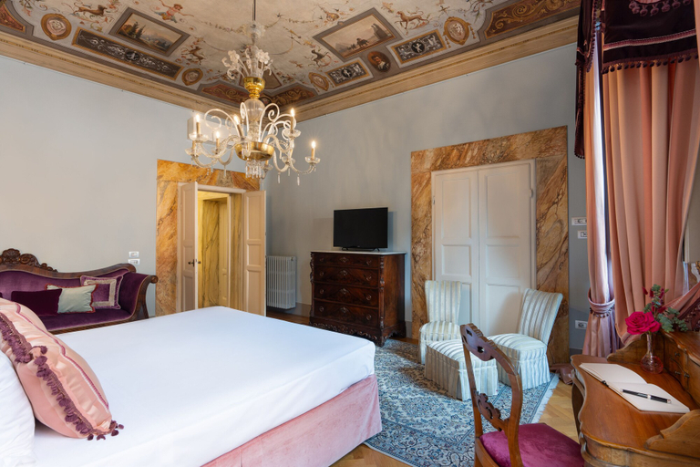 Bedroom 4, Piazza Pitti Palace, Florence