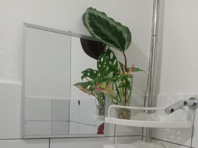 Bathroom, Vincent Lloyd's Guestroom, San Vicente