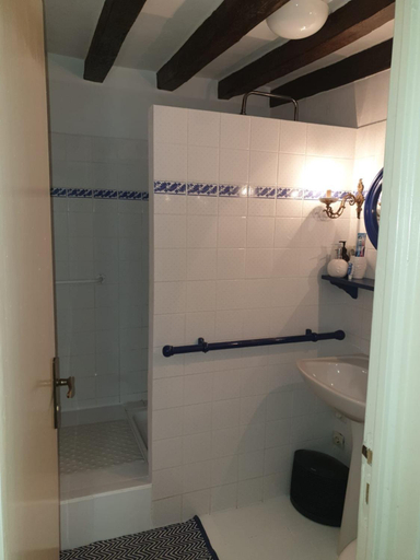 Bathroom 2, Le Moulin en Route, Sarthe