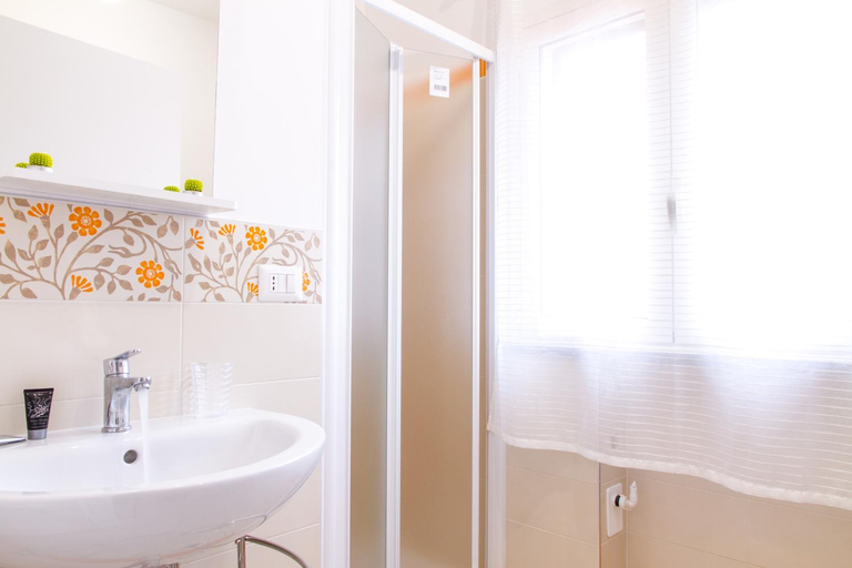 Bathroom 4, Vanni House 68, Palermo
