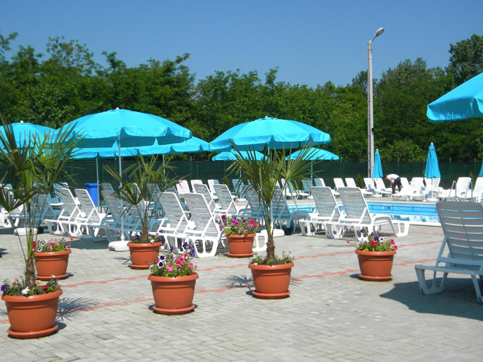 Others 5, Motel Imperial, Horia