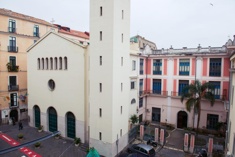 Others 5, Glam House, Salerno