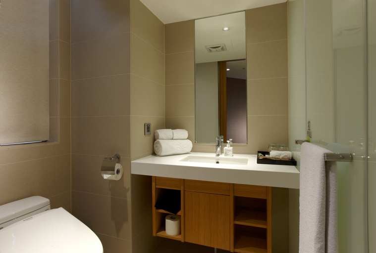Bathroom 5, Royal Inn Taipei Linsen, Taipei City